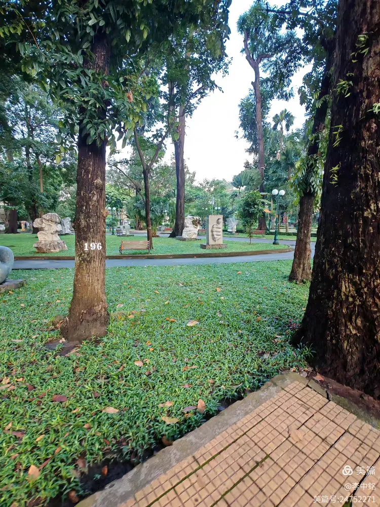 越南战争纪念馆坐落于胡志明市中心一条不起眼的马路上,正门看起来